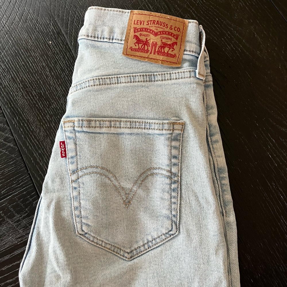 Levi’s high waisted crop flare. Size 27.